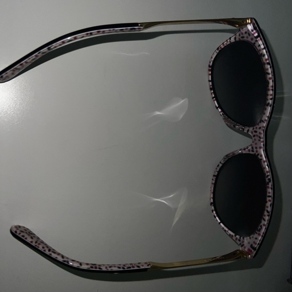 Used Kate Spade sunglasses- great condition. Come with case and original cleaner - Picture 5 of 5